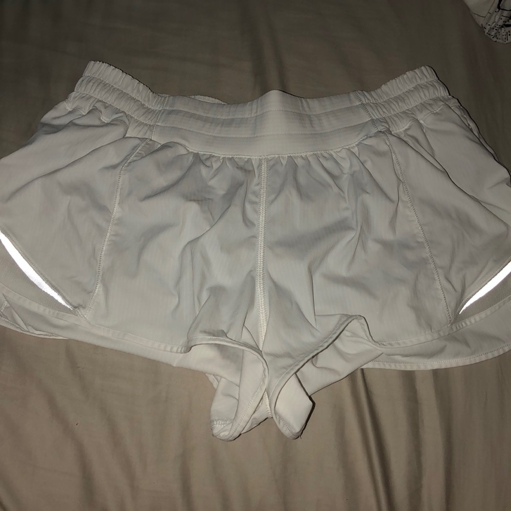 lululemon hotty hot short 2.5